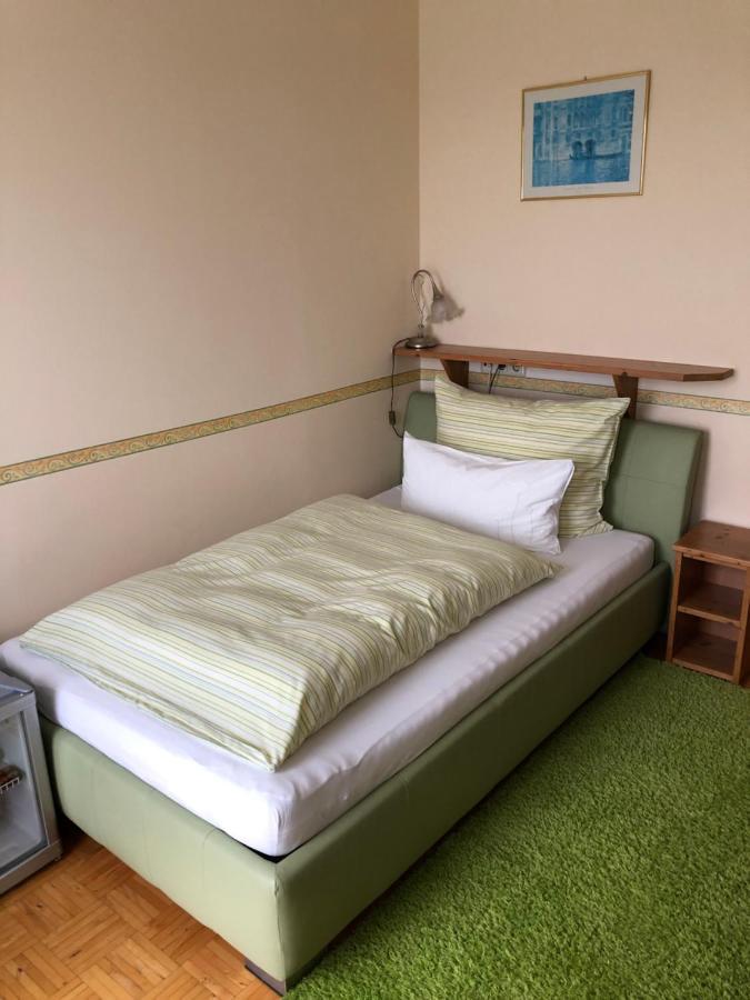 巴特塔茨曼斯多夫Haus Camelia住宿加早餐旅馆 外观 照片